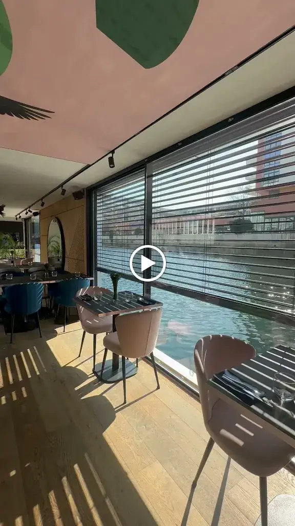 Blue Flamingo_Straßburg_slider_image_2