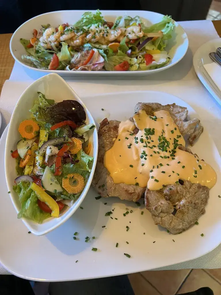 Radim Gavenda_Café Osteria Castello_Viktring_avis