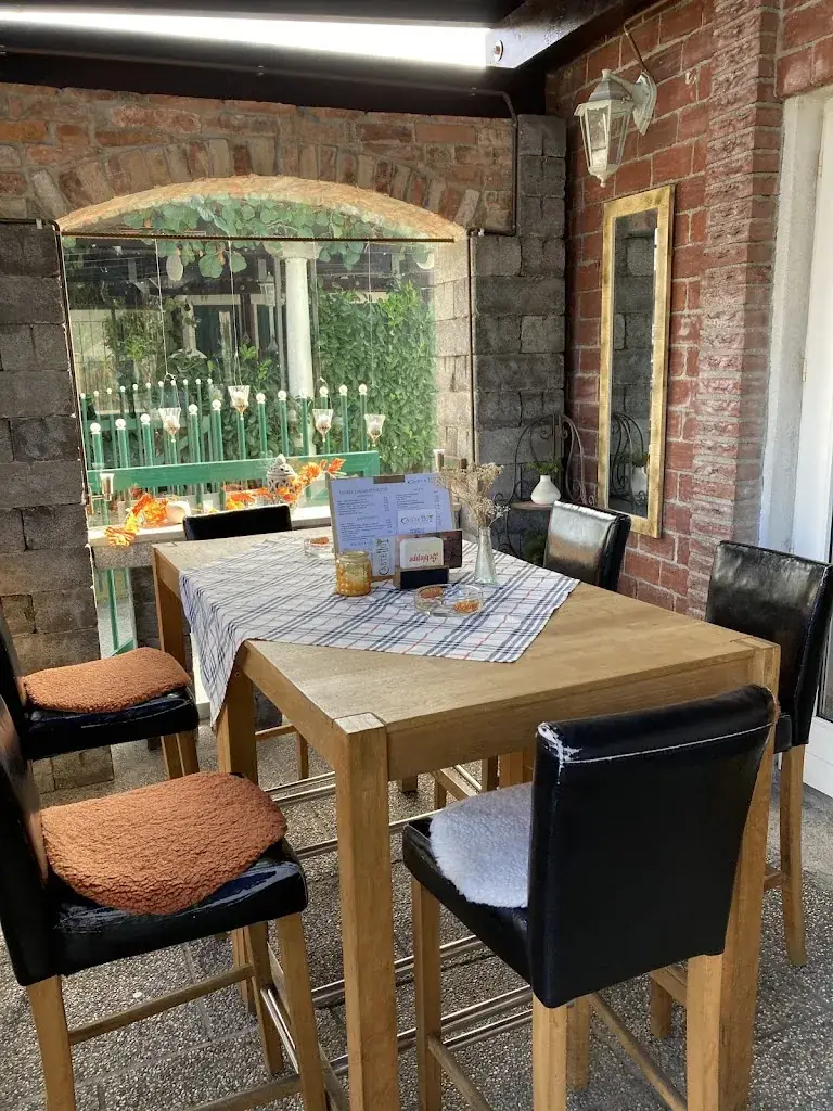 Café Osteria Castello_Viktring_slider_image_1