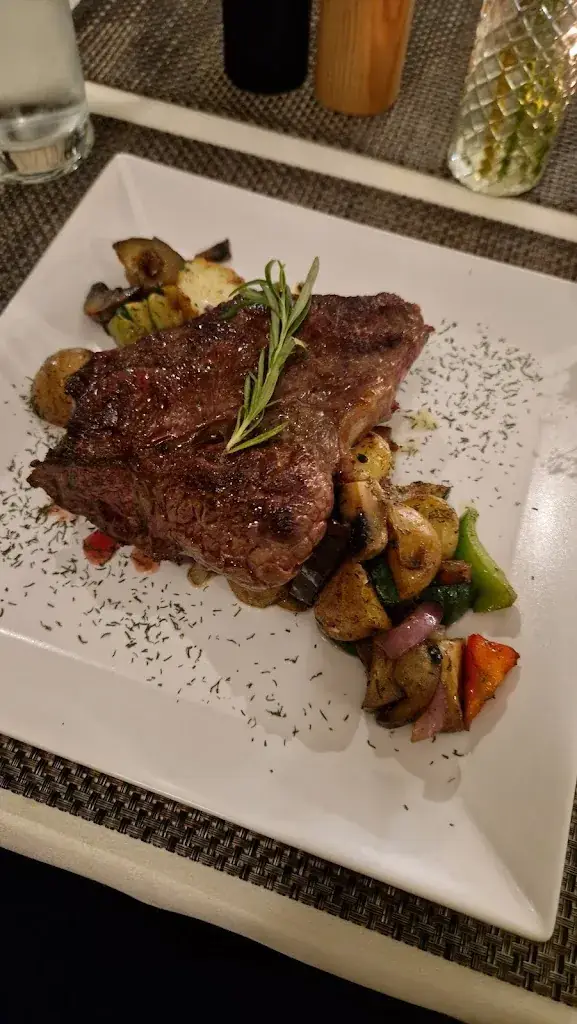 Bruno Genchi_Restaurant 7. Himmel_Villacher Vorstadt_avis