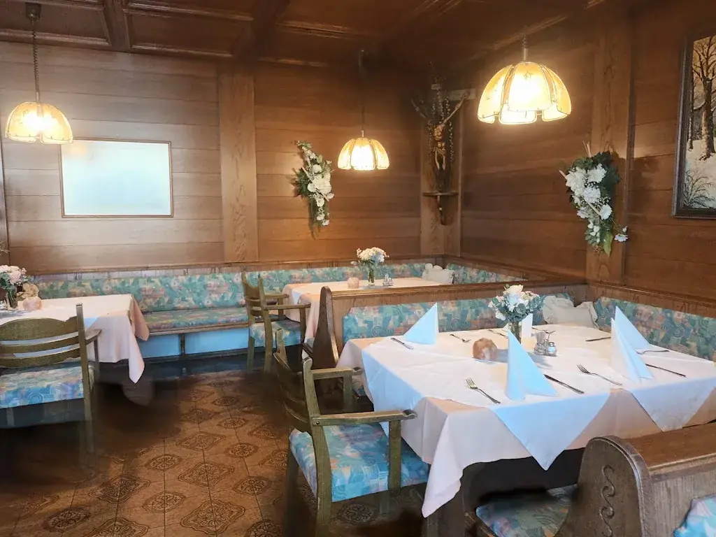 Tirolerstuben restaurant à Aderklaa