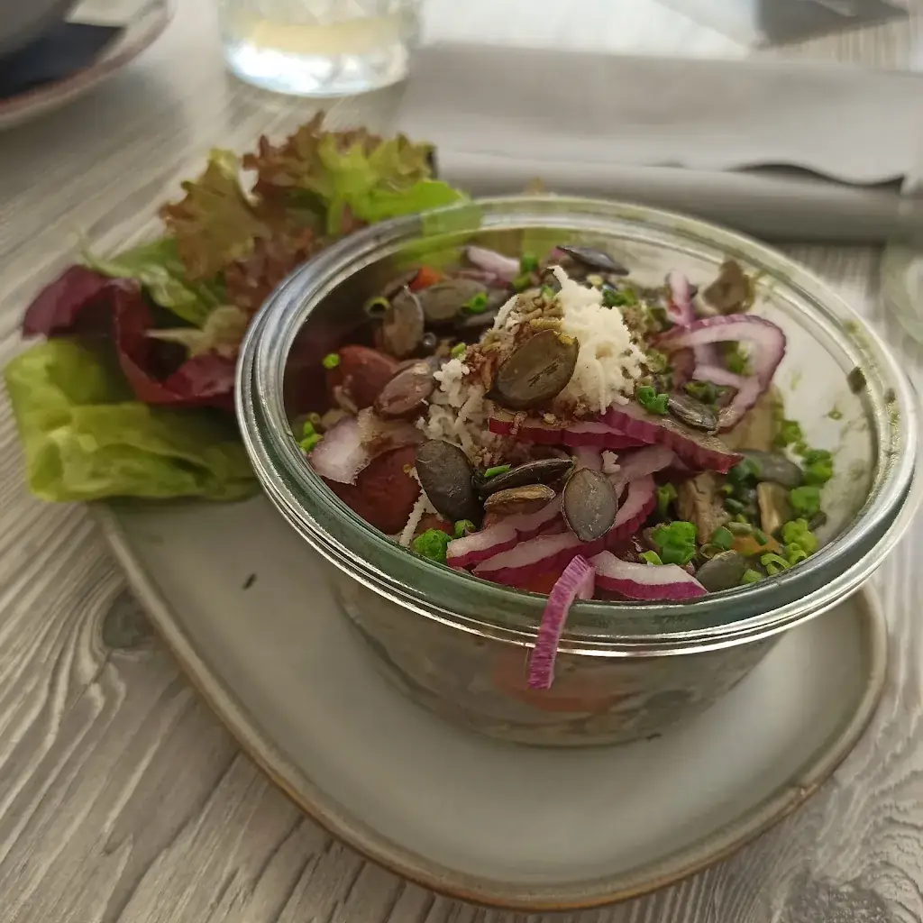 Bernhard Selçuk-Mayer_HORA Restaurant & Weinbar am See_Allentsteig_avis