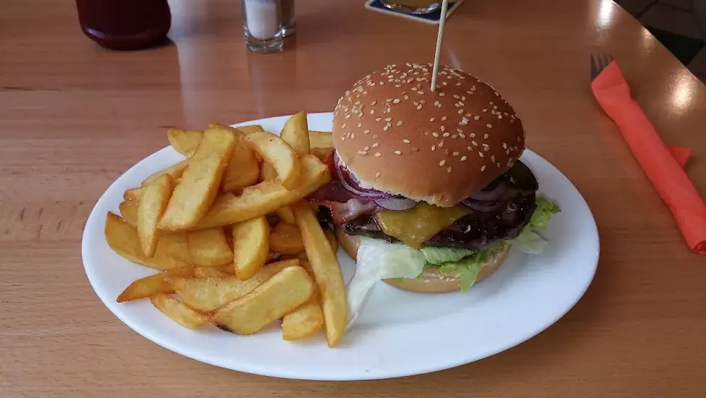 HAMKUMST DAS WIRTSHAUS*CAFÉ_Altenmarkt an der Triesting_slider_image_2