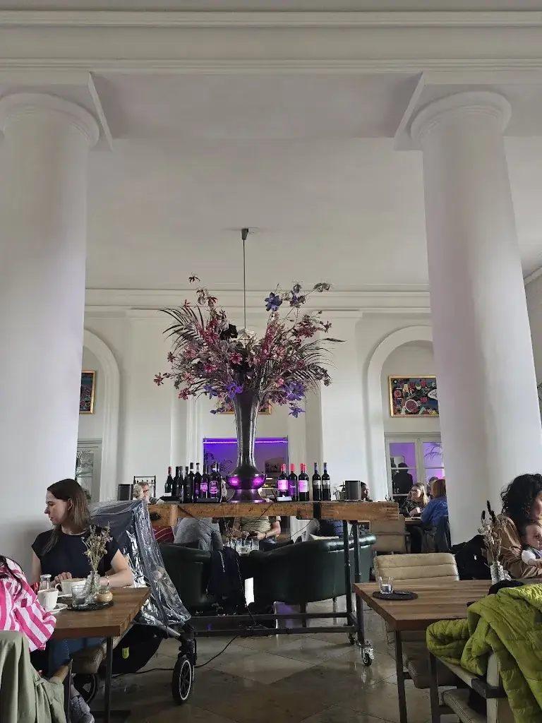 Kerstin Blum_Schloss Dachau Restaurant | Cafe_Achau_review