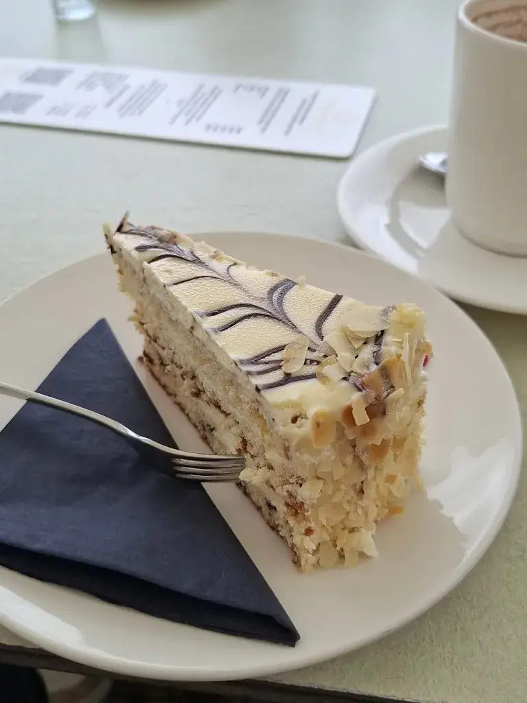 Ava Margareta_Schloss Dachau Restaurant | Cafe_Achau_review