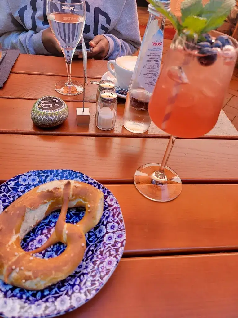 Ryan Benfield_Café Zaunkönig_Achau_avis