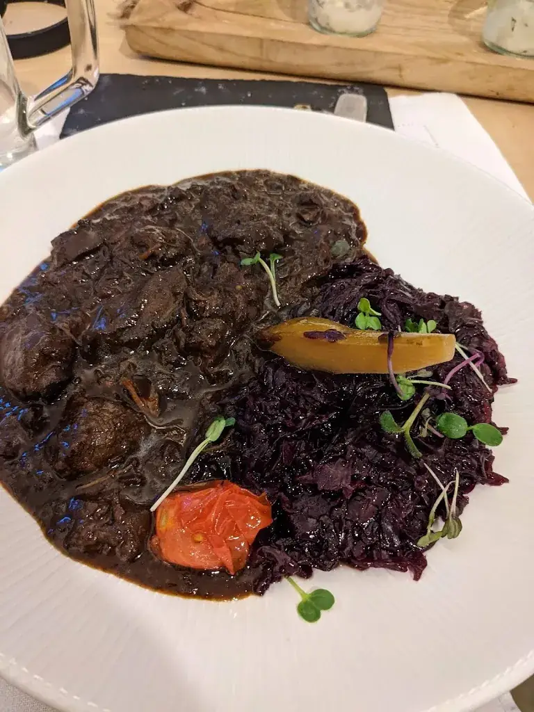 Taylor Sparks_Schlosswirtschaft Mariabrunn - Restaurant und Biergarten_Achau_avis