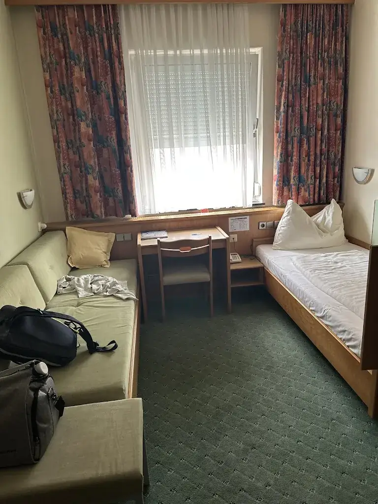 Kimberly G James_Gasthof OHR_Eisenstadt_review