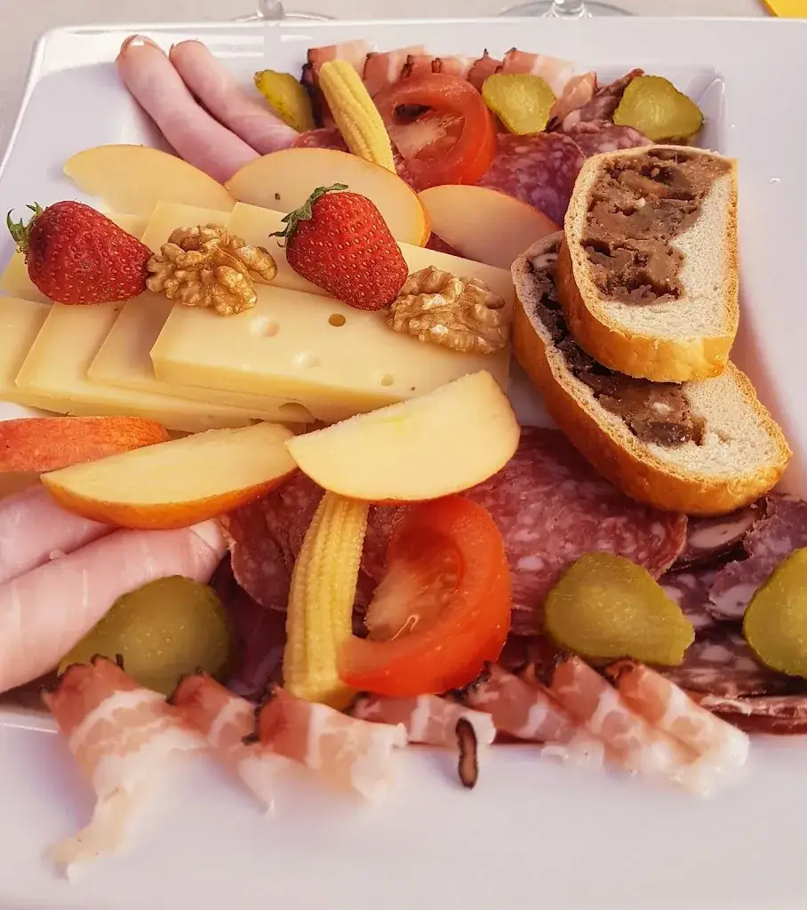 Beatrice Schrag_Schlossstübli_Altendorf_avis