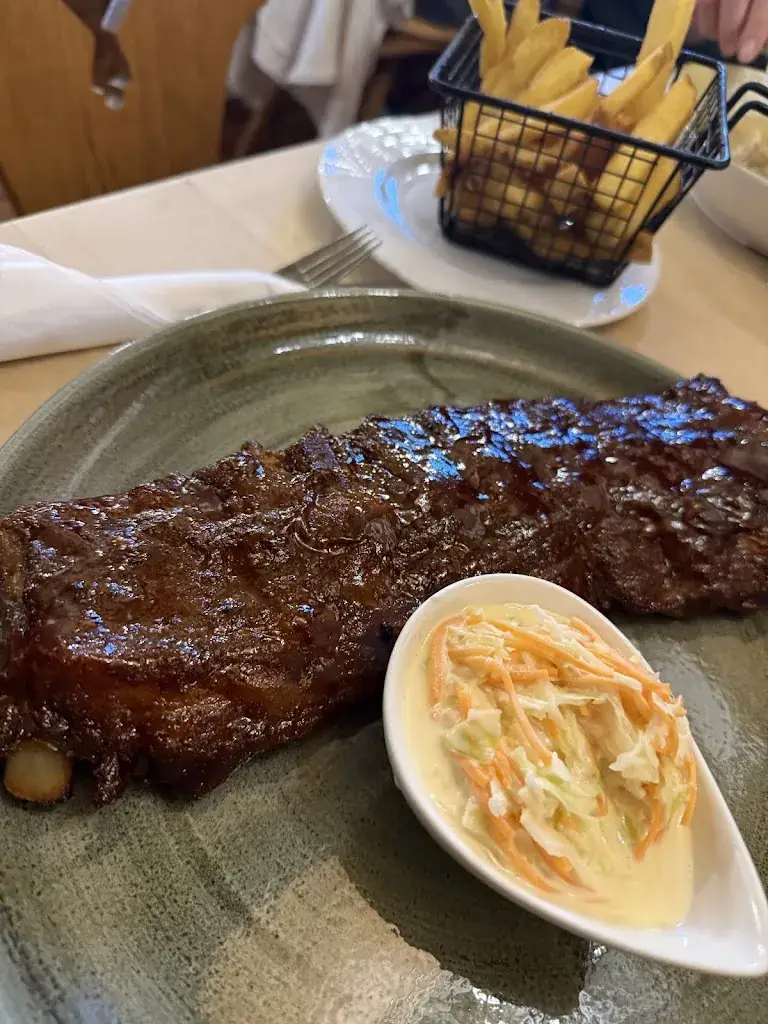 Klara Frank_Egloffsteiner Hof_Altendorf_review