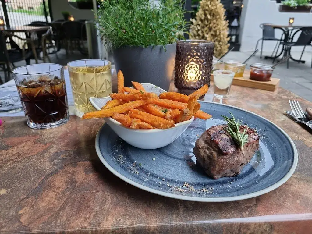 Jakub Baldyga_Theatercafé_Altenburg_avis