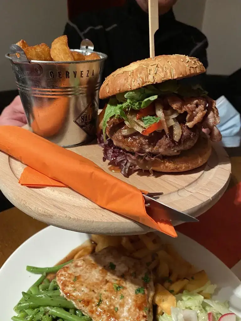 Siggi Assmann_Restaurant Brühl 7_Altenburg_avis