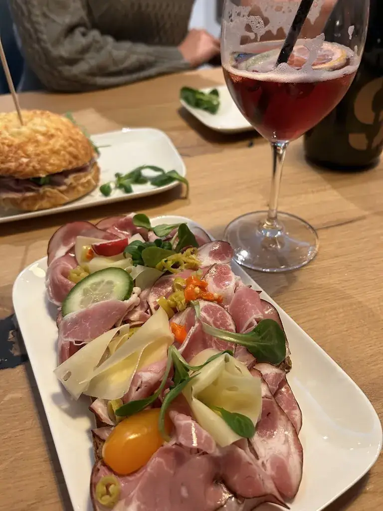 Julia 13_Weingut Genusslokal Glock_Edelstal_recensione