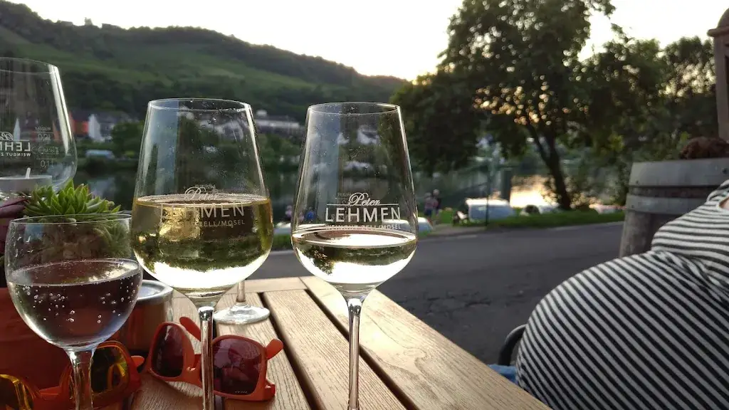 Michal Kowalski_Zum alten Bahnhof_Zell_review