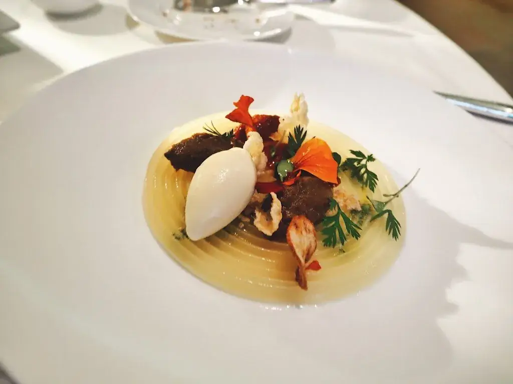 Yani Darrell Holzrichter_MAYER's Restaurant auf Schloss Prielau_Zell_avis