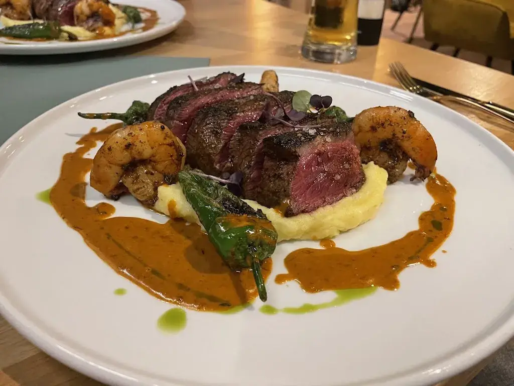 Village Kitchen Restaurant & Lounge_Zell_slider_image_3