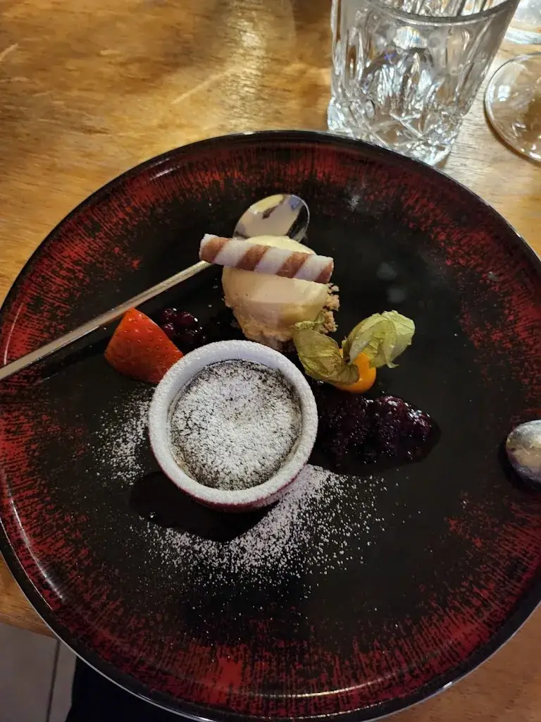 Aslan Ozcakir_Deins & Meins_Zell_recensione