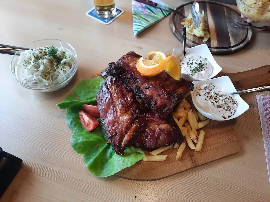 Gudrun Bloderer_Gasthof J Spiegl_Altmelon_avis