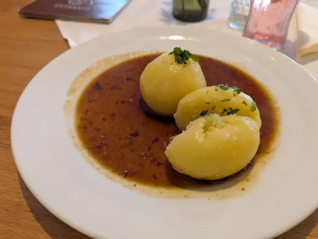 Philipp E_Gasthaus Mathe_Altmelon_review