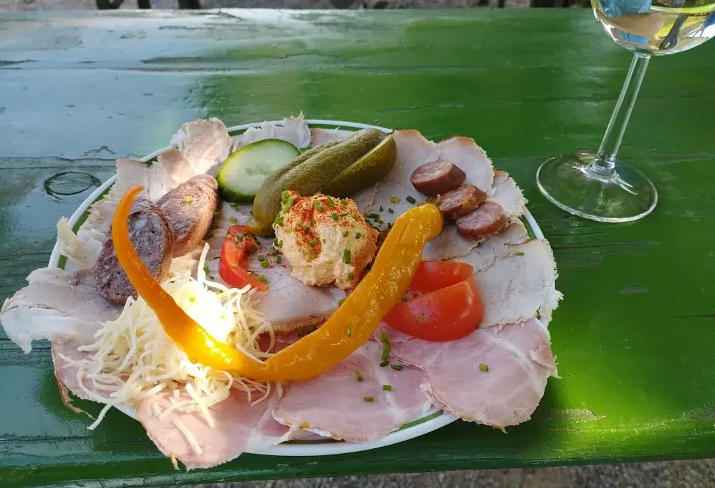 Ivan Trebatický_Heuriger Brandl_Edelstal_review