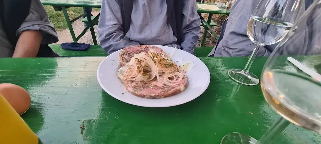 Always On Tour_Heuriger Brandl_Edelstal_review