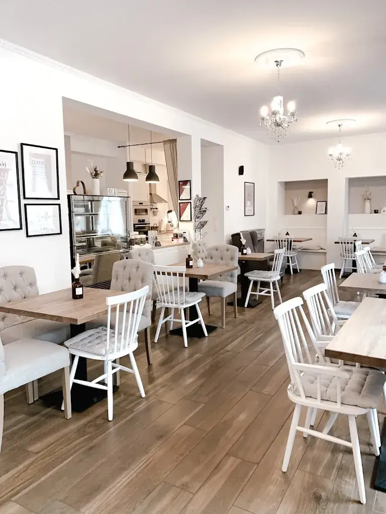 Mille Fleurs Café & More restaurant à Aspang Markt