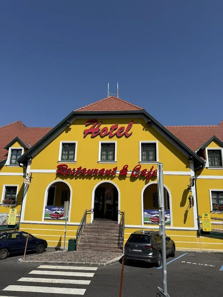 Aleksandra M_Oldtimer Zöbern - Autobahnraststation & Motorhotel_Aspang Markt_avis