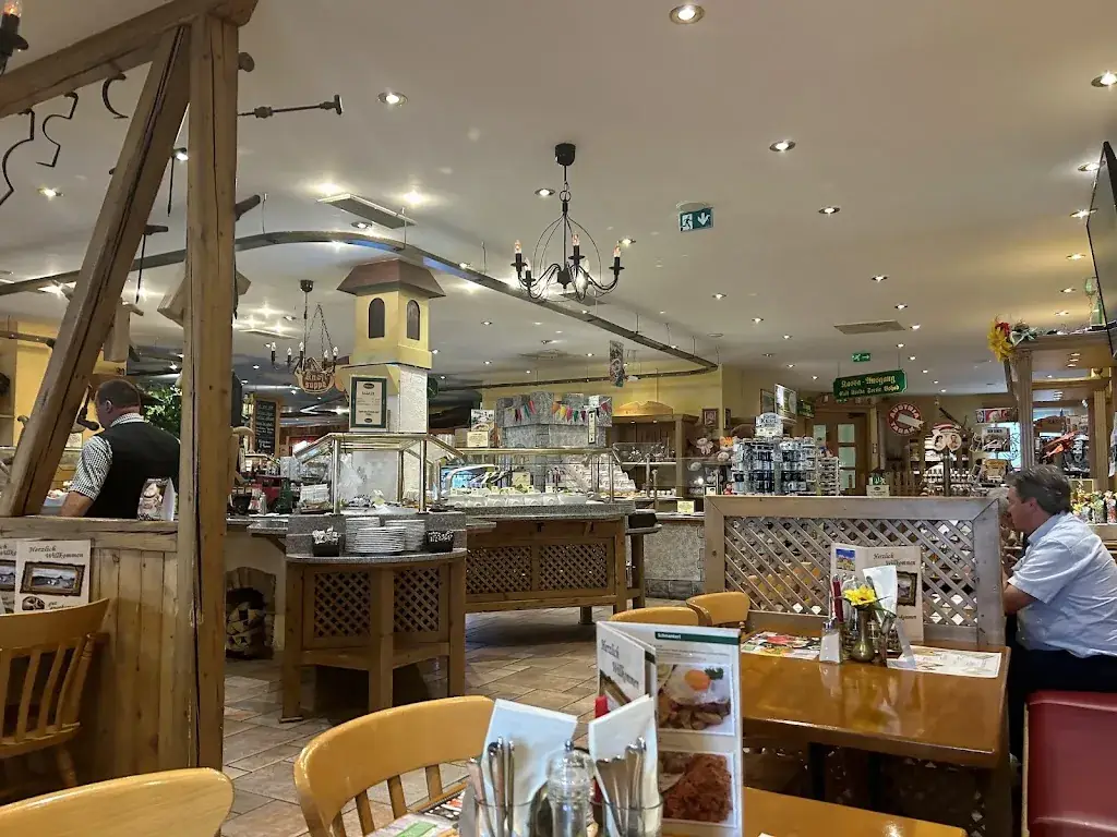 Petr Holecek_Oldtimer Zöbern - Autobahnraststation & Motorhotel_Aspang Markt_avis