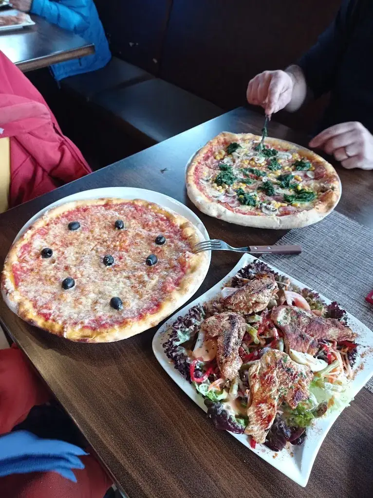 Kostas Sgouros_Pizzeria zum Burim_Aspang Markt_avis