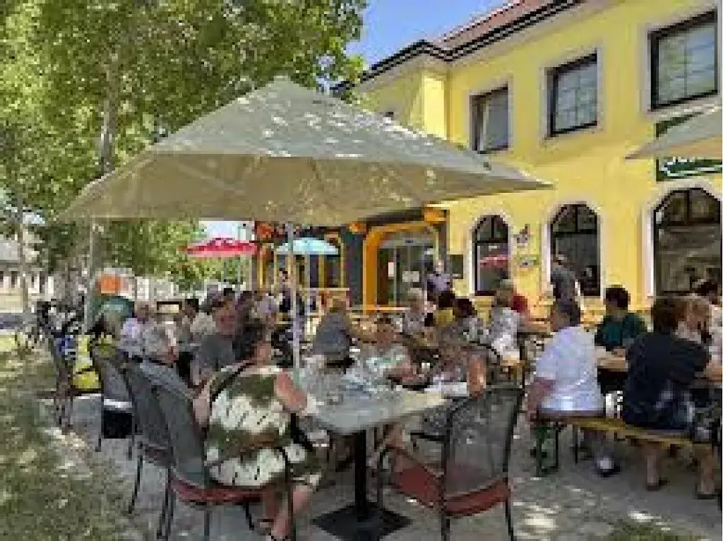 Schnitzelwirt restaurant à Bad Pirawarth