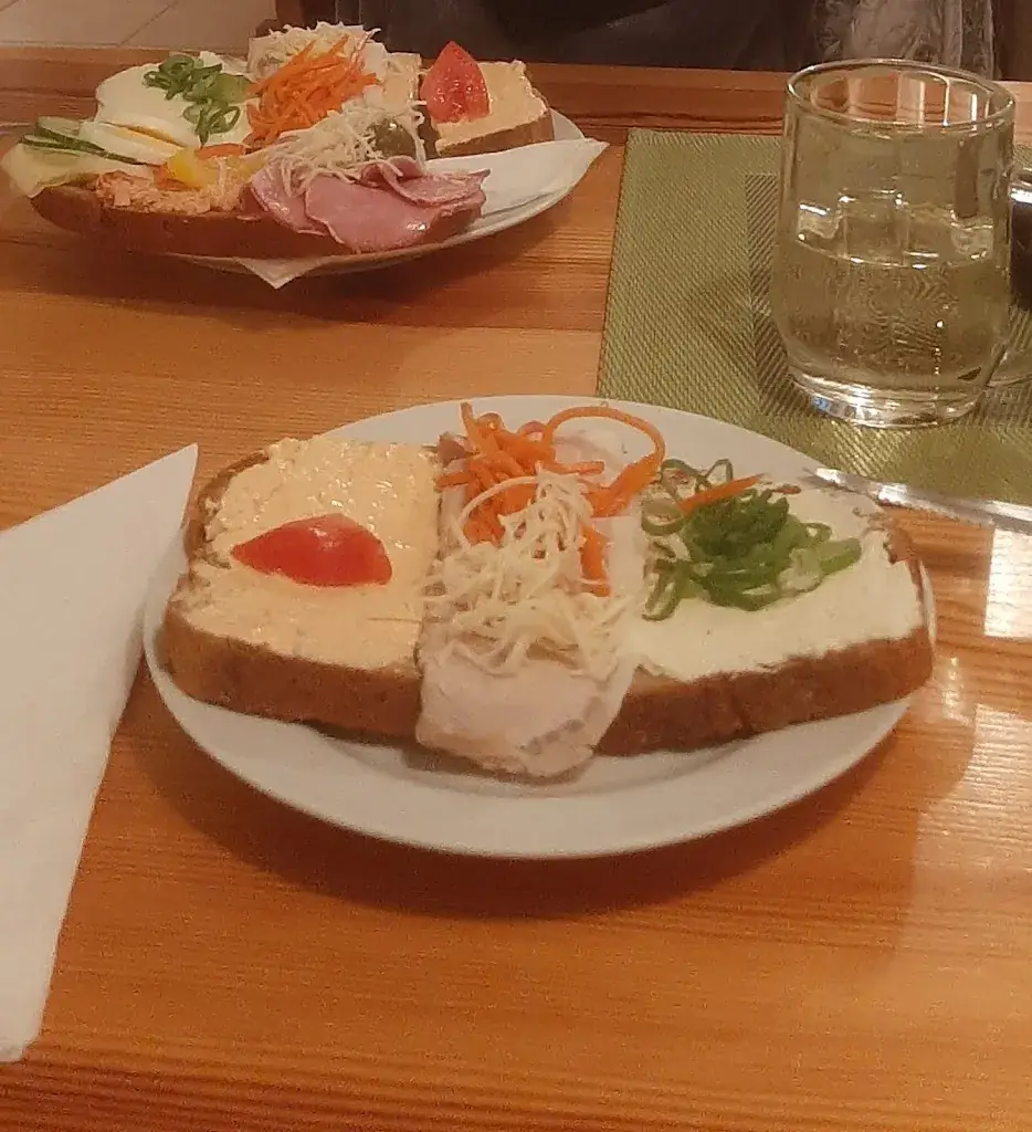 Heurigen Unger restaurant à Bad Pirawarth