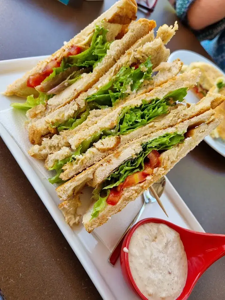 Andor Bence_Cafe Viscaia_Bad Fischau_avis