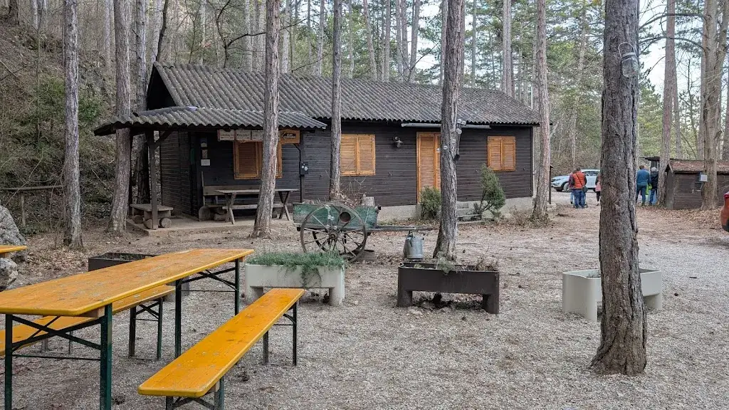 Johannes Bernreiter_Haus Eisenstein_Bad Fischau_review