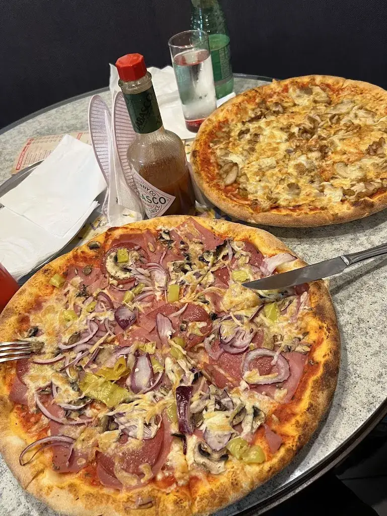 Elena Romankova_Pizzeria Miami_Bad Fischau_recensione