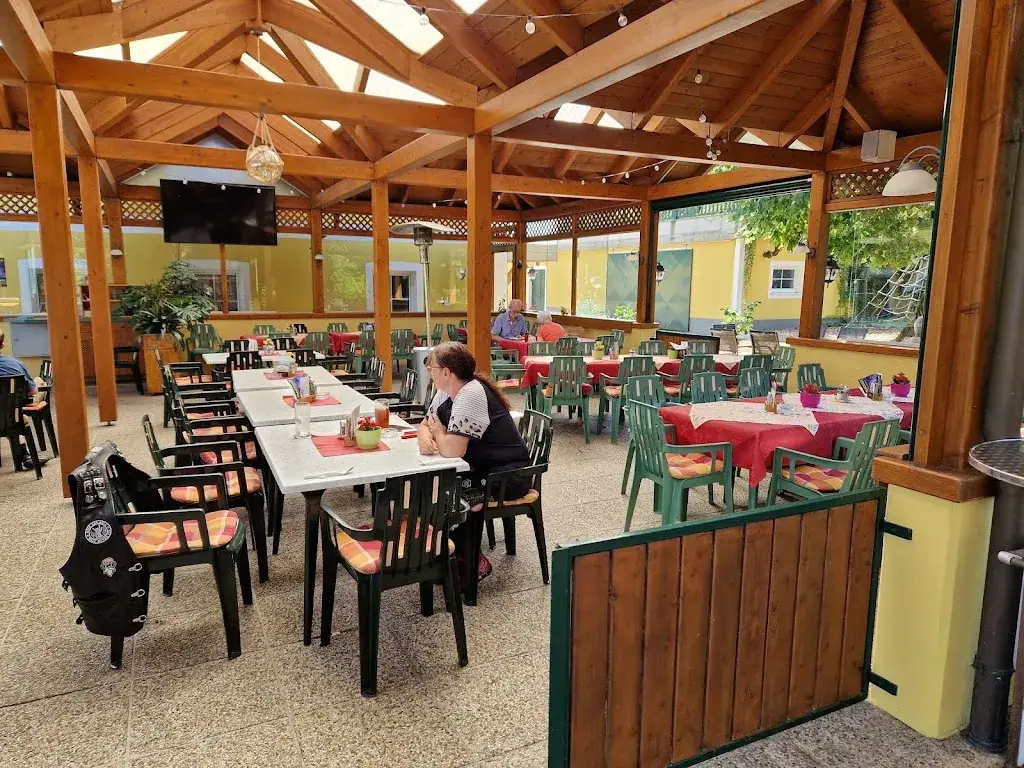 Gasthof zur Linde restaurant à Behamberg