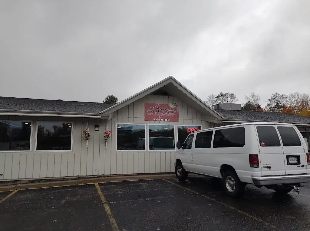 Steve Schrock_Antonio's Restaurant & Pizzeria_Bergland_avis