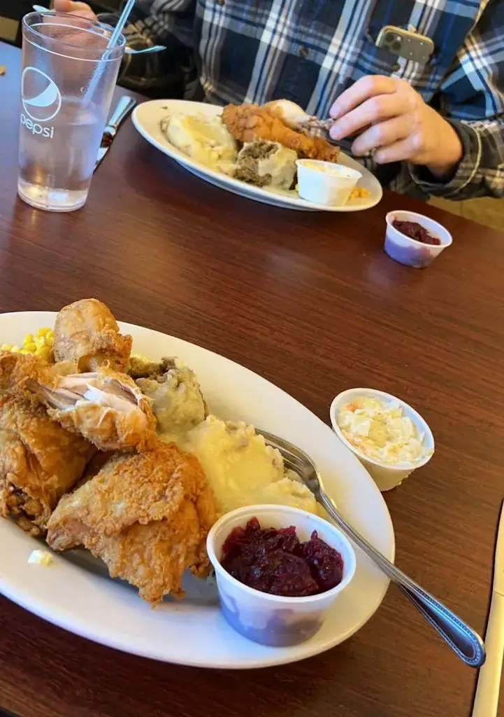 Pam Kauppila_Trailside Bar & Grill_Bergland_avis