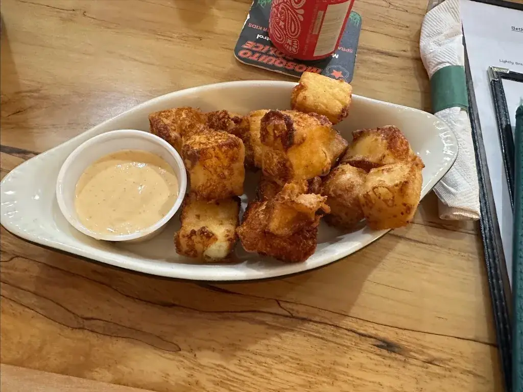 Caitlin Mahoney_Trailside Bar & Grill_Bergland_avis