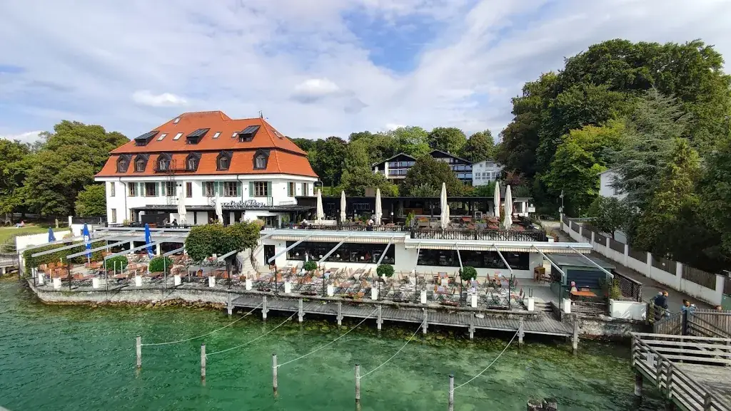 Amin Ziaee_Strandhotel Berg_Berg_recensione