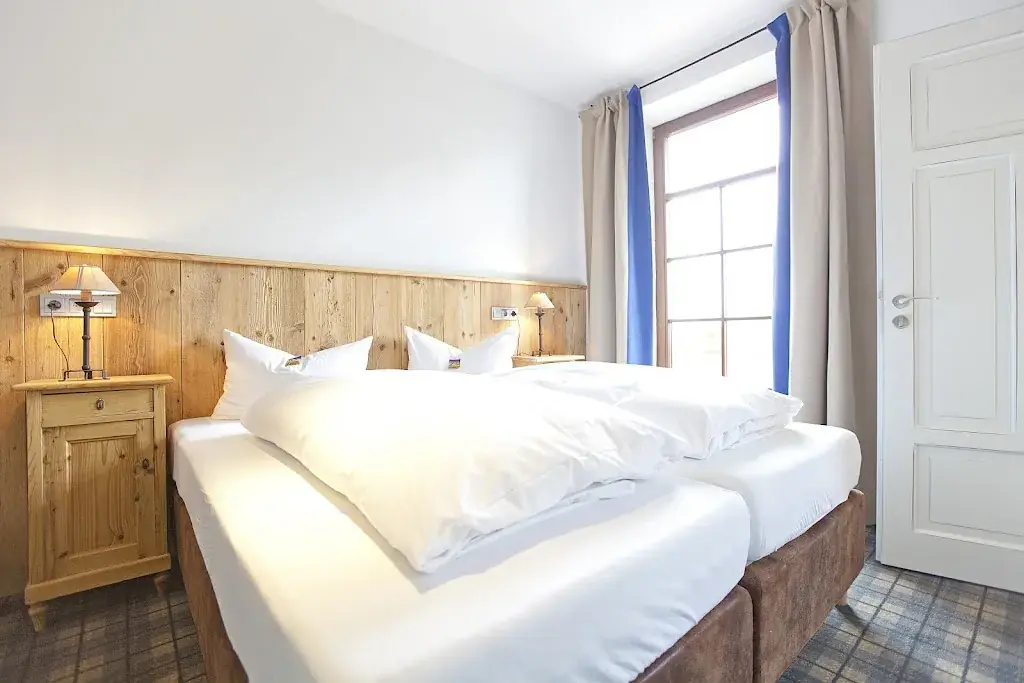 Die Post Landgasthof Aufkirchen_Berg_slider_image_2