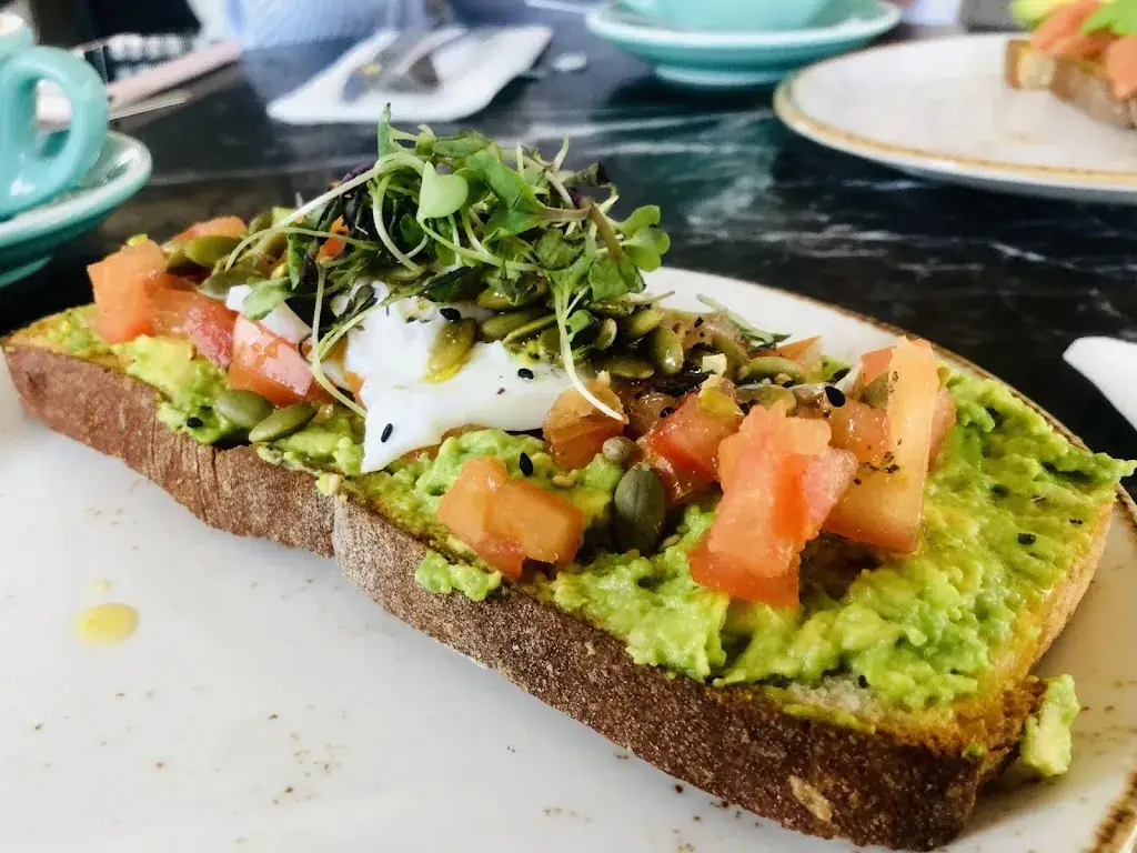 Paul McGuinness_Café Van Den Berg_Berg_recensione