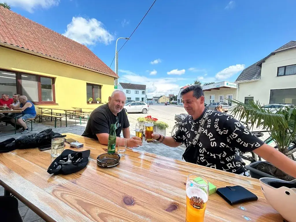 Peter Fo_Dorfwirtshaus Bauer_Bernhardsthal_recensione