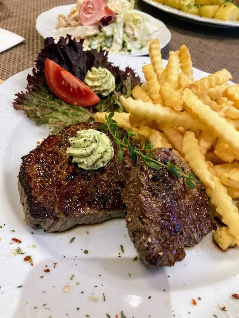 Yvonne Gratzl_Gasthaus Danner (Betriebsurlaub bis einschl. 24.09.25)_Blindenmarkt_avis