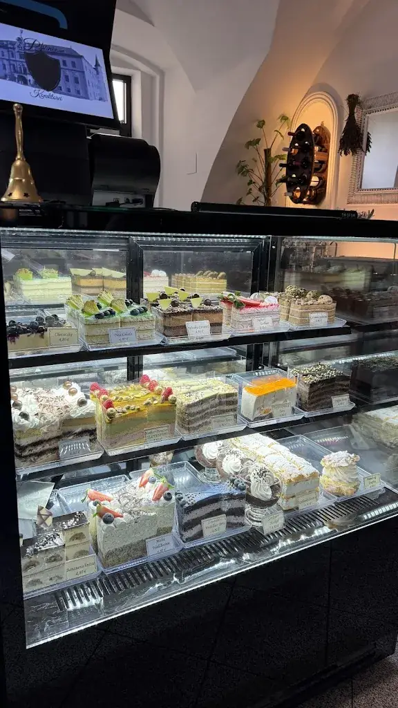 Maria Gr_Phönix Konditorei OG Schloss Hubertendorf_Blindenmarkt_avis