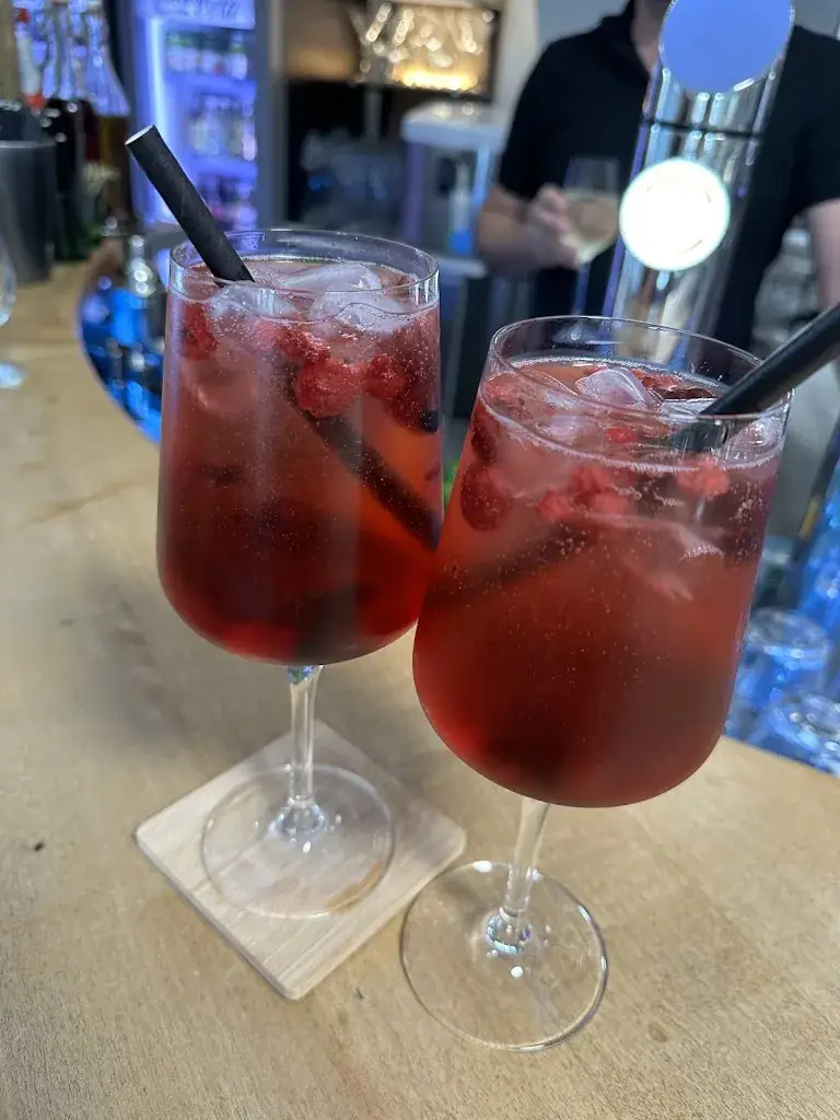 Attila Kuris_Phönix Konditorei OG Schloss Hubertendorf_Blindenmarkt_avis