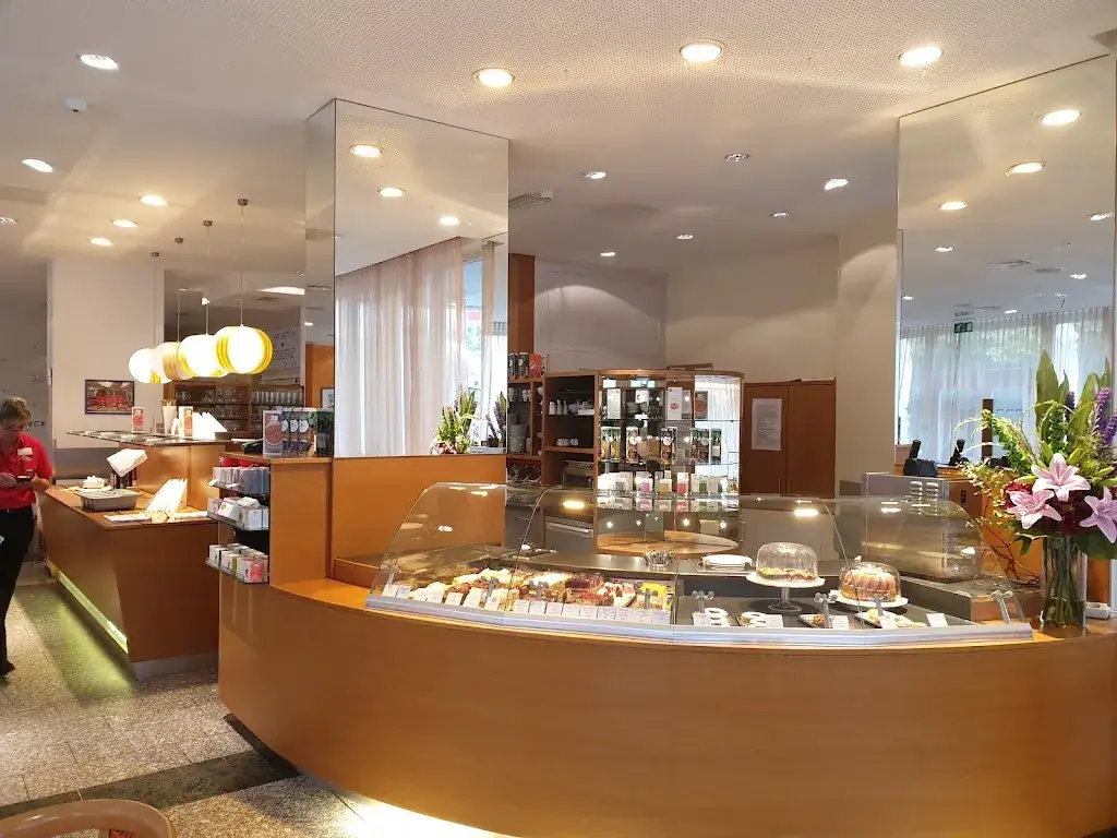 Alfred Gorissen_Die Konditorei am Kurpark_Bad Vöslau_avis