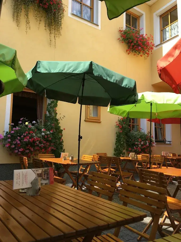 Natalia Khilkevitch_Brunngassenheuriger & Weingut HERZOG_Bad Vöslau_review