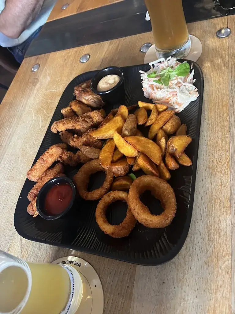 Esin Hezer_HÄGE - Burgerrestaurant_Biberbach_avis