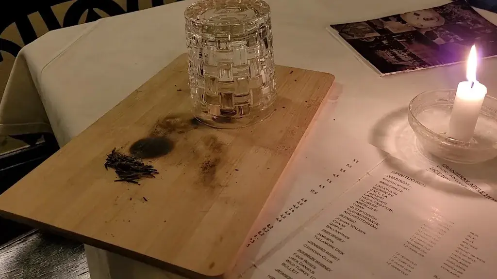 Marta Wittmann_TARO American Bar_Bruck an der Leitha_review