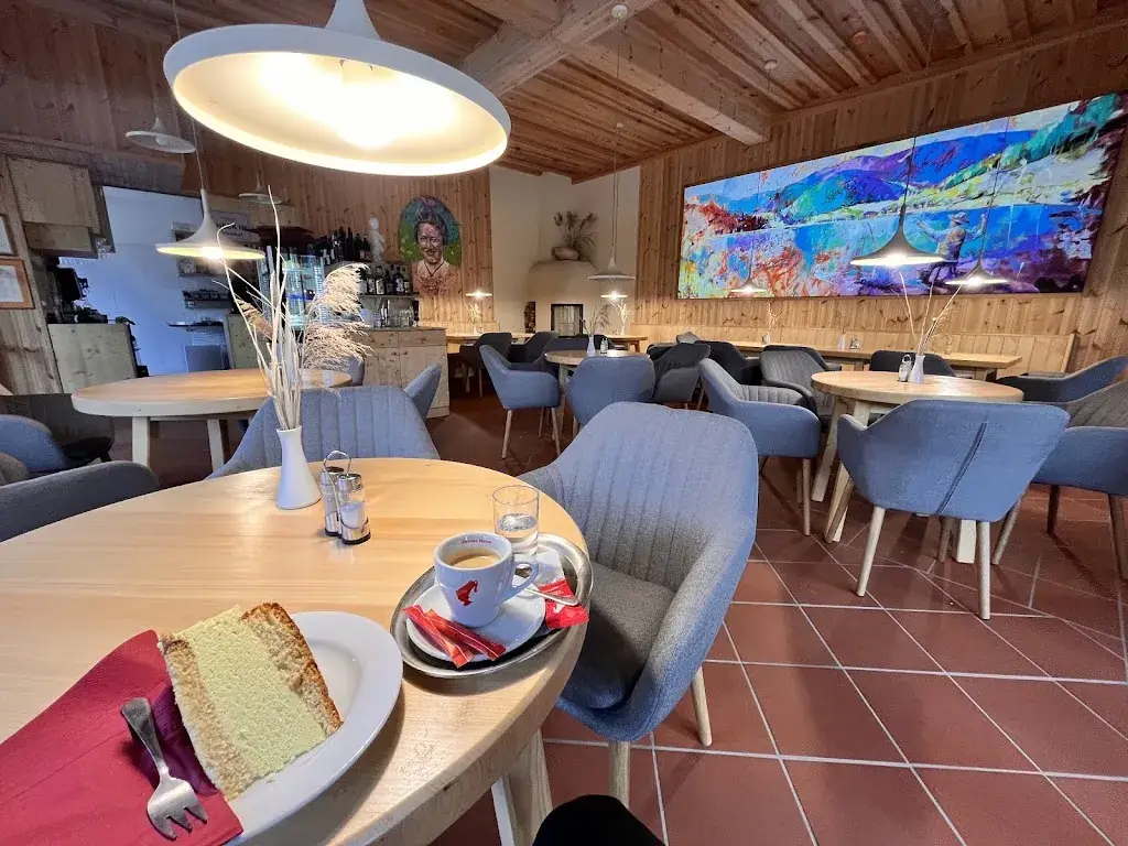 Peter Žigo_Marias Land_Brunn an der Schneebergbahn_review